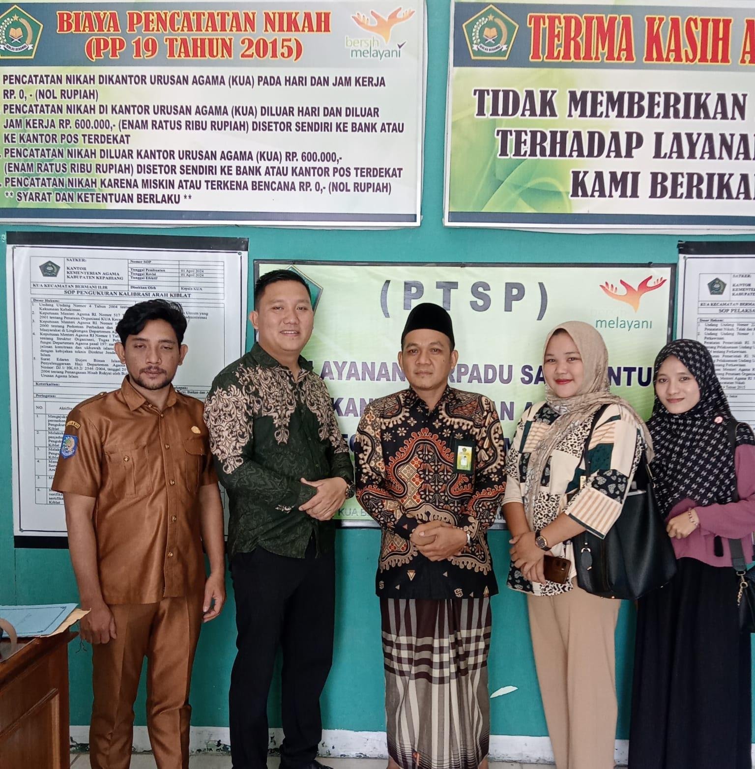 Kepala KUA Bermani Ilir Terima Kunjungan Perangkat Desa Air Raman