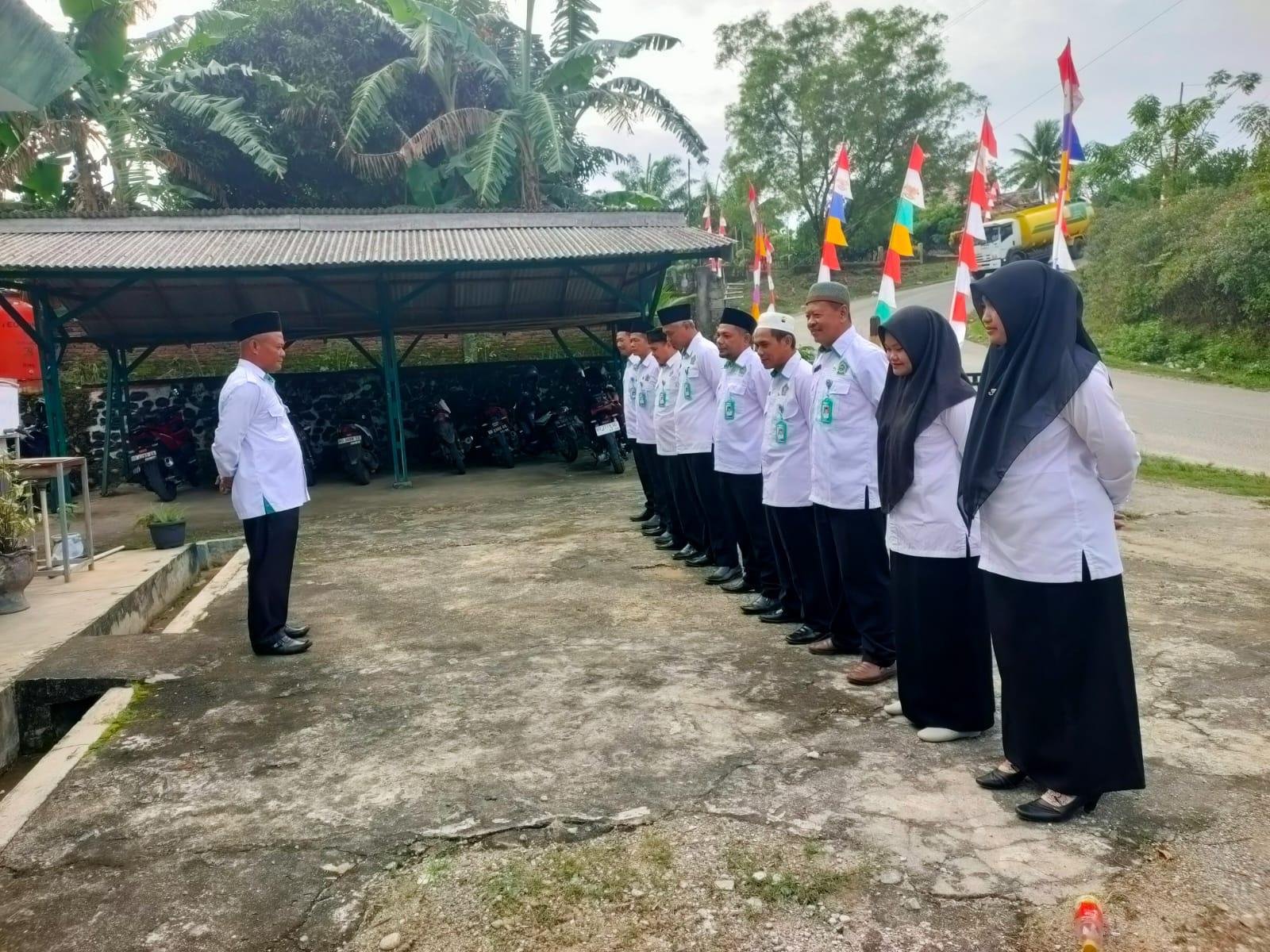 Konsisten Menjaga Kedisiplinan, Arahan Ka. KUA Kec. Putri Hijau Pada Seluruh Pegawainya