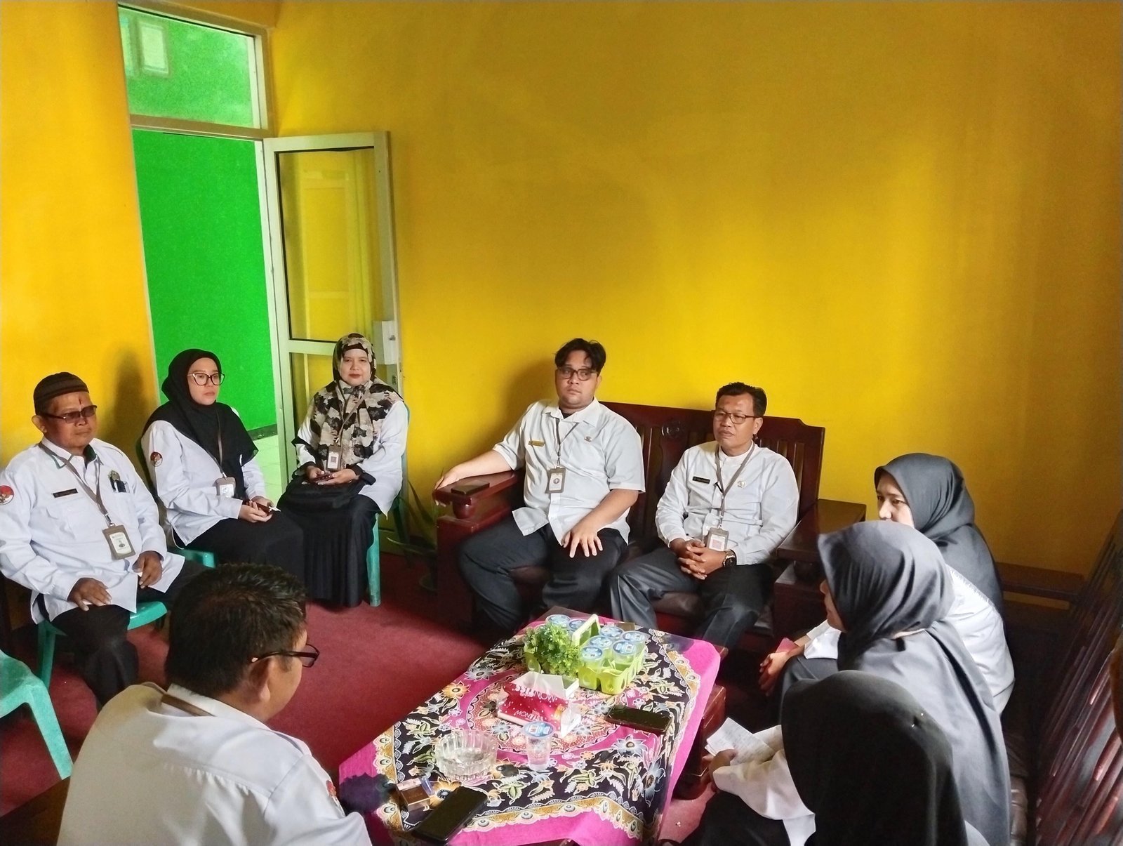 Sinergi dan Evaluasi: Kepala KUA Arga Makmur Kumpulkan Pegawai