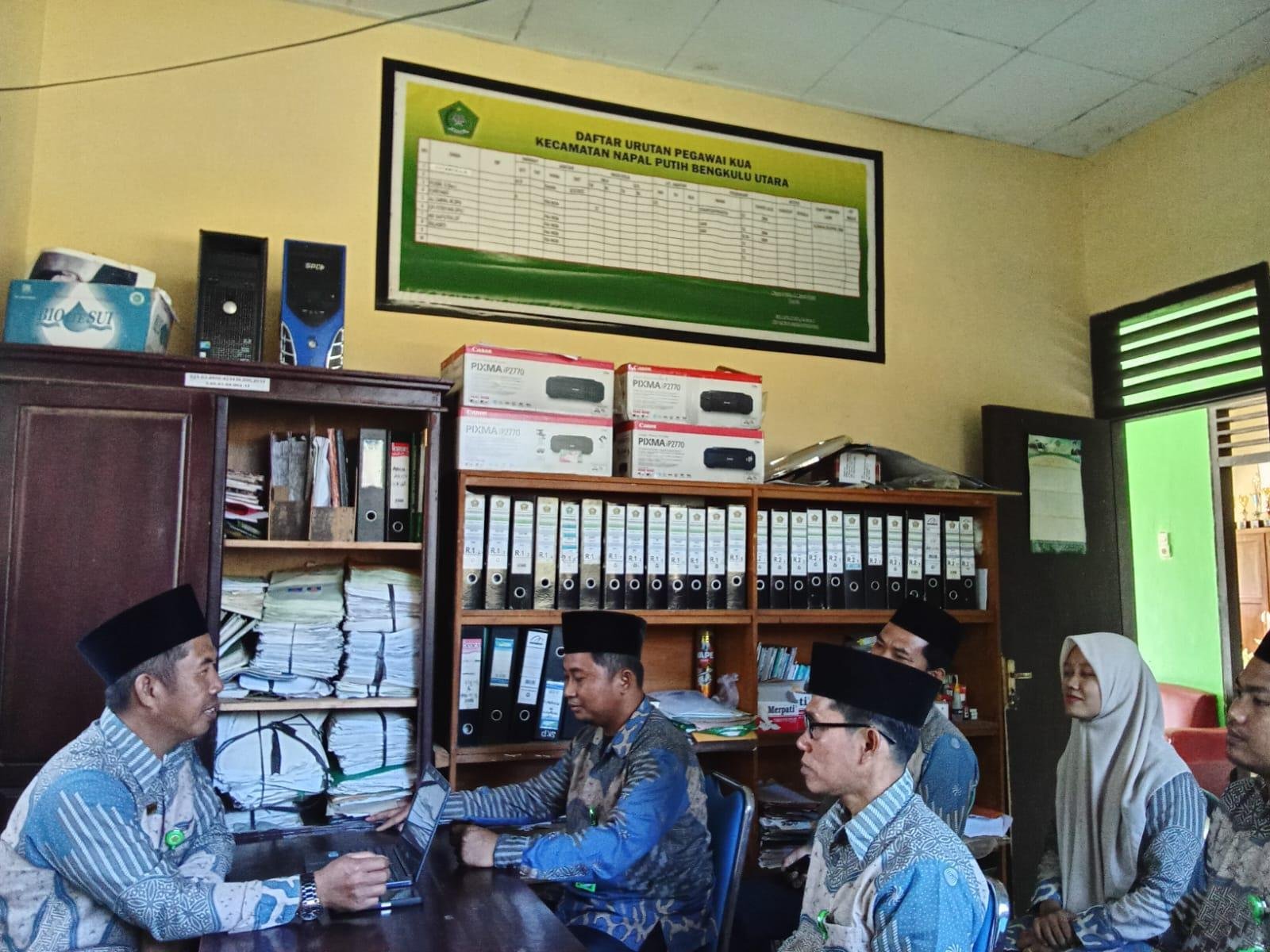 Ka. KUA Kec. Napal Putih, Tegaskan Disiplin Waktu