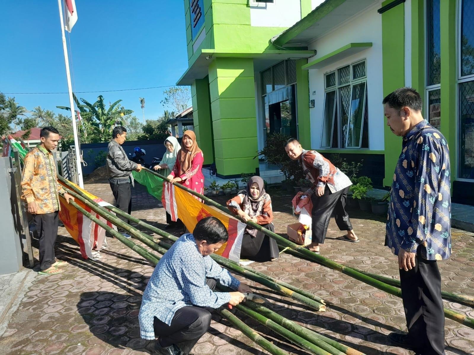 Kerja Bakti Sosial KUA Merigi Sambut HUT RI Ke-80 Tanamkan Nilai Kebersamaan, Patriotisme, Dan Tanggung Jawab Sosial
