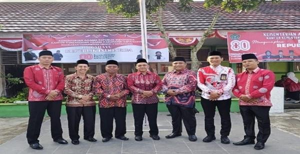 KUA Muara Kemumu Aktif Dan Komitmen Dalam Meriahkan HUT RI Ke 80