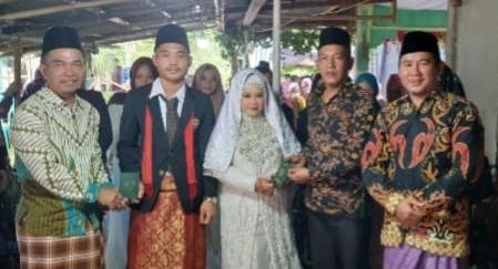 Kepala KUA Kecamatan Kerkap Tetap Profesional Layani Masyarakat di Luar Jam Kerja