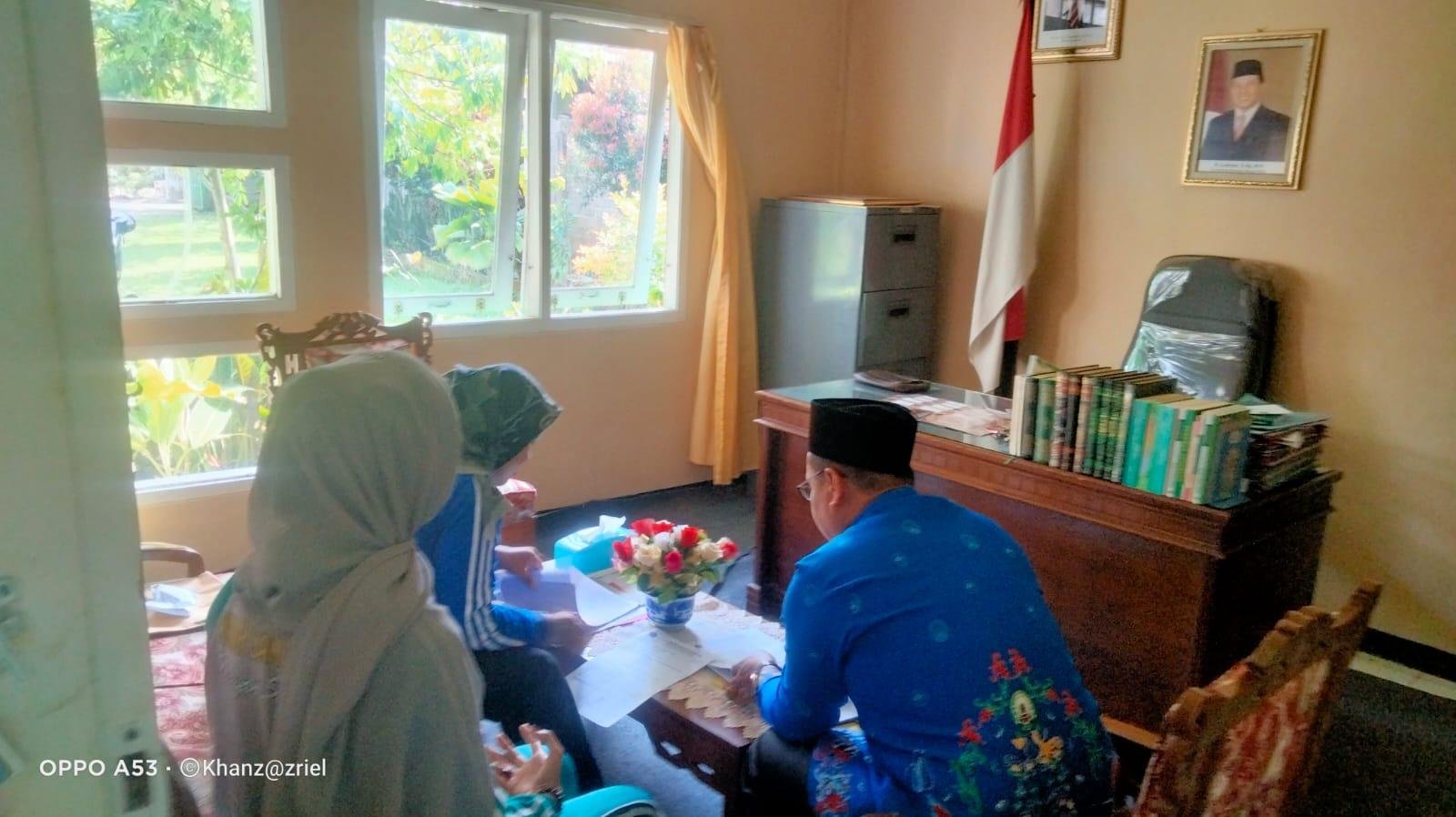 Optimalisasi Pelayanan, Kepala KUA Curup Tengah Periksa Kelengkapan Dokumen Nikah