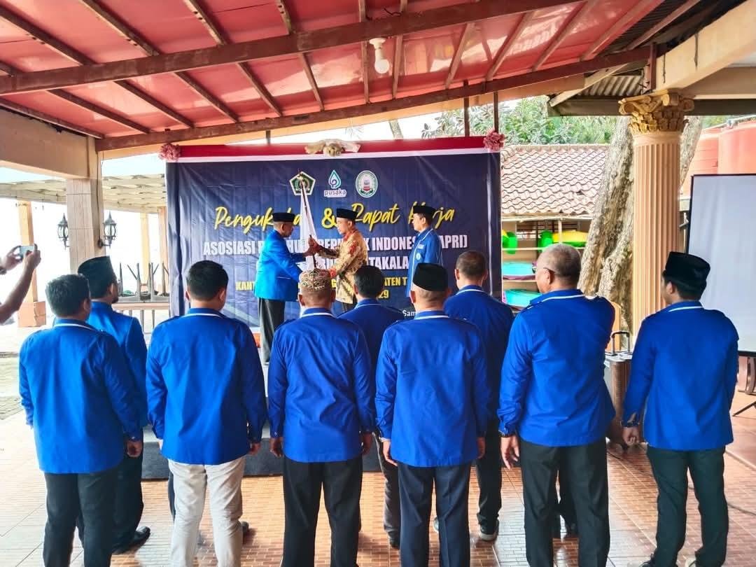 SANTAI NAMUN PENUH SEMANGAT PADA PENGUKUHAN PC APRI KABUPATEN TAKALAR 