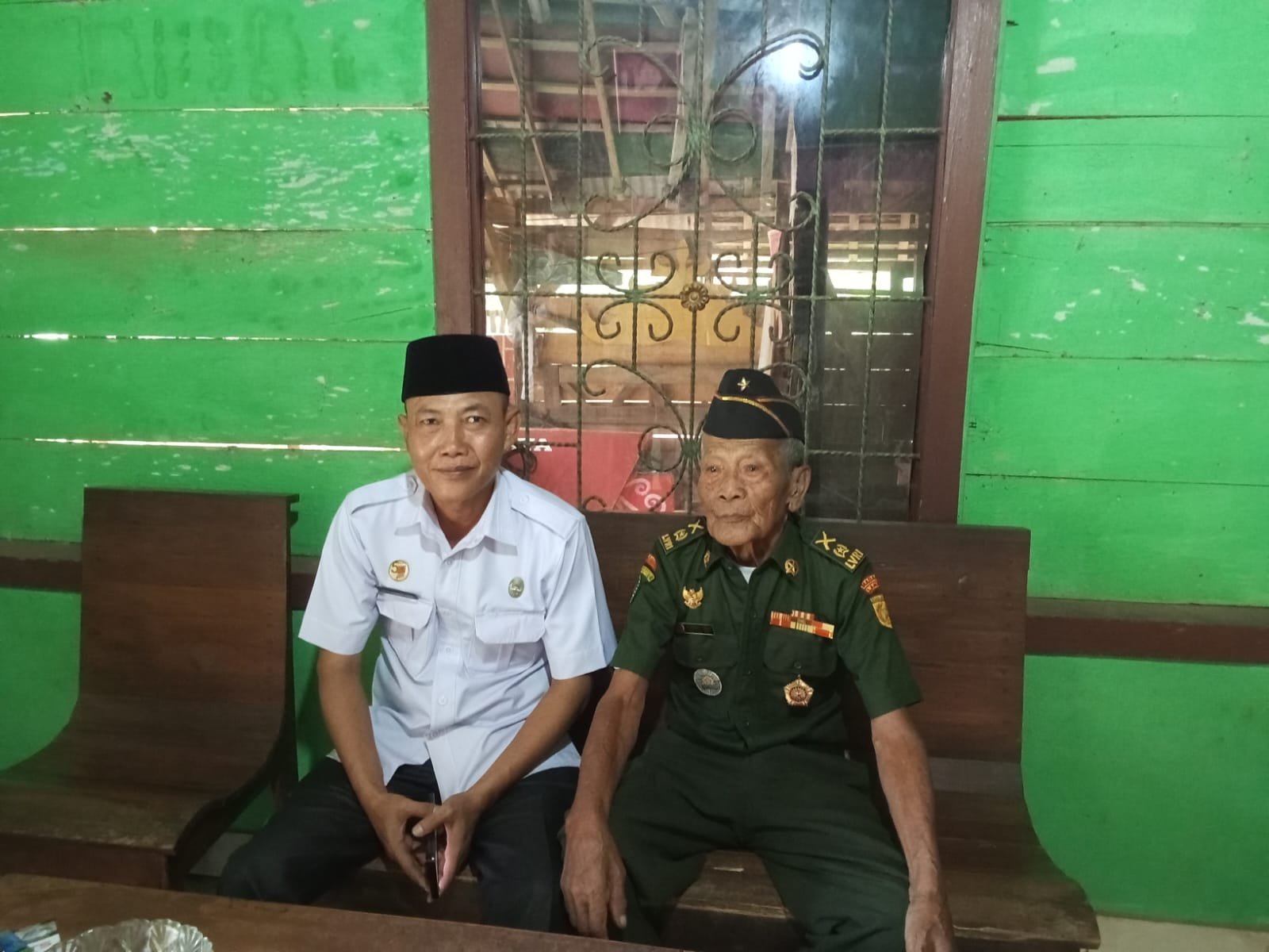 Kepala KUA Kecamatan Sekampung Udik Lampung Timur Lakukan Kunjungan ke Veteran Pemikul Tandu Jenderal Sudirman