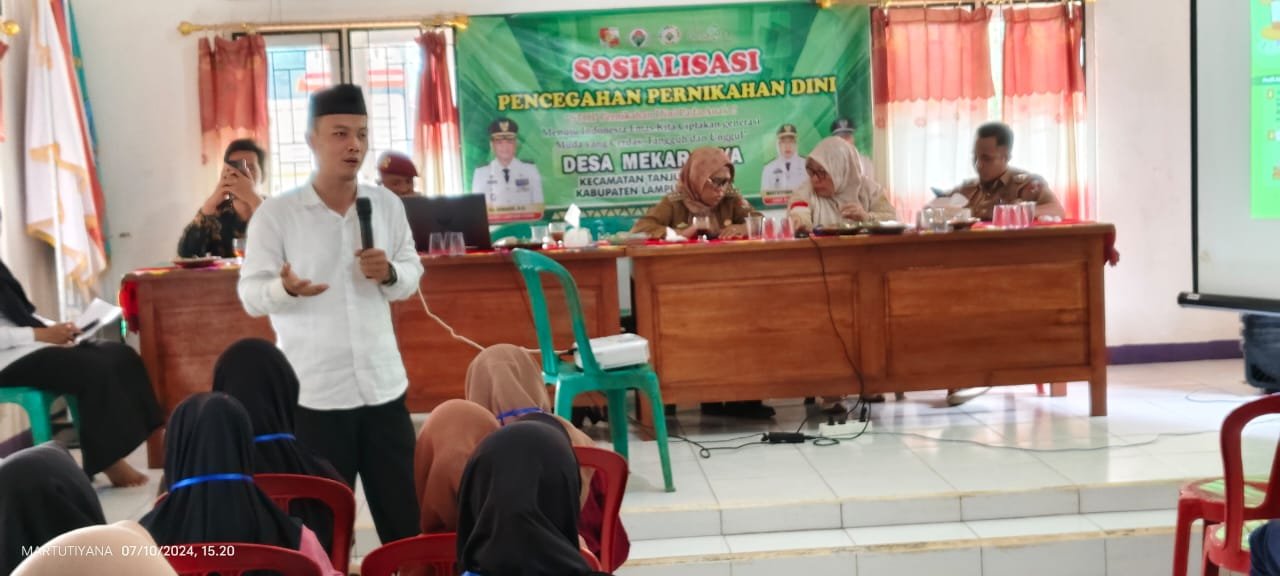 Penghulu  KUA Tanjung Raja Lampung Utara, Sosialisasikan pencegahan pernikahan pada anak di Desa Mekar jaya
