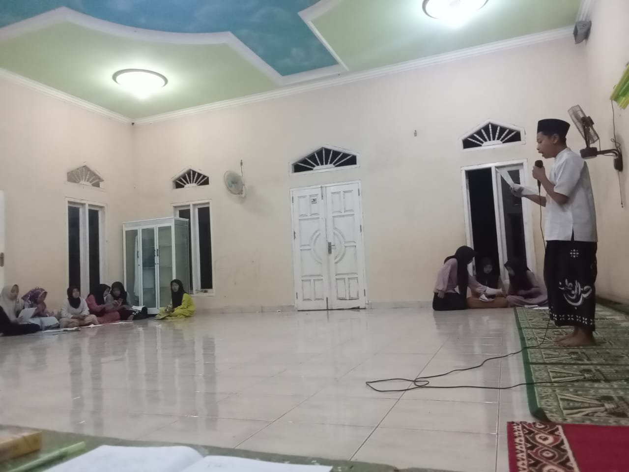 Perlombaan Pidato Hari Santri 2024: Ustadz Arrohmatan, M.Pd. Berperan Sebagai Juri di Desa Brawijaya