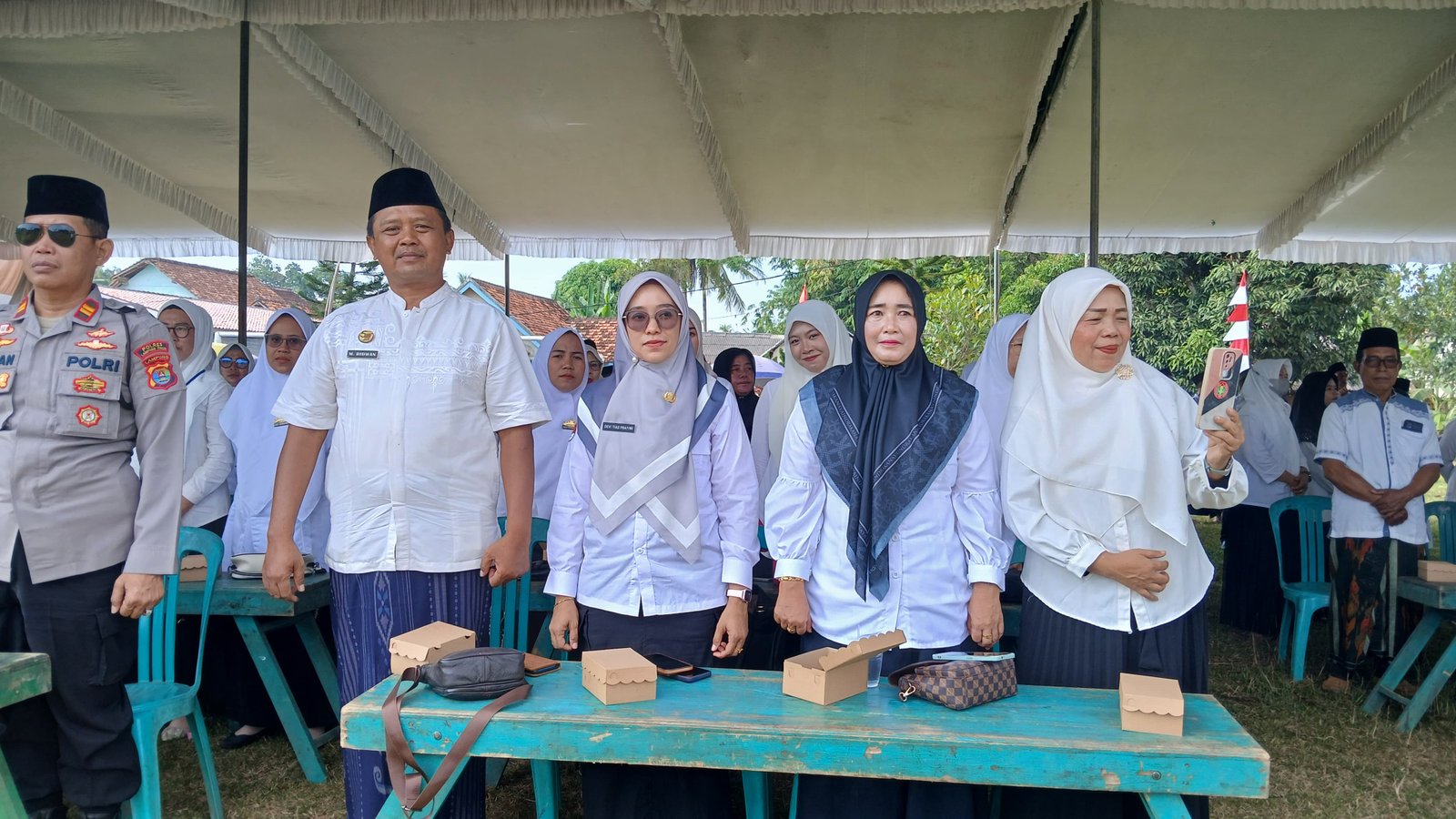 Keluarga Besar KUA Kecamatan Labuhan Maringgai Ikuti Upacara Hari Santri