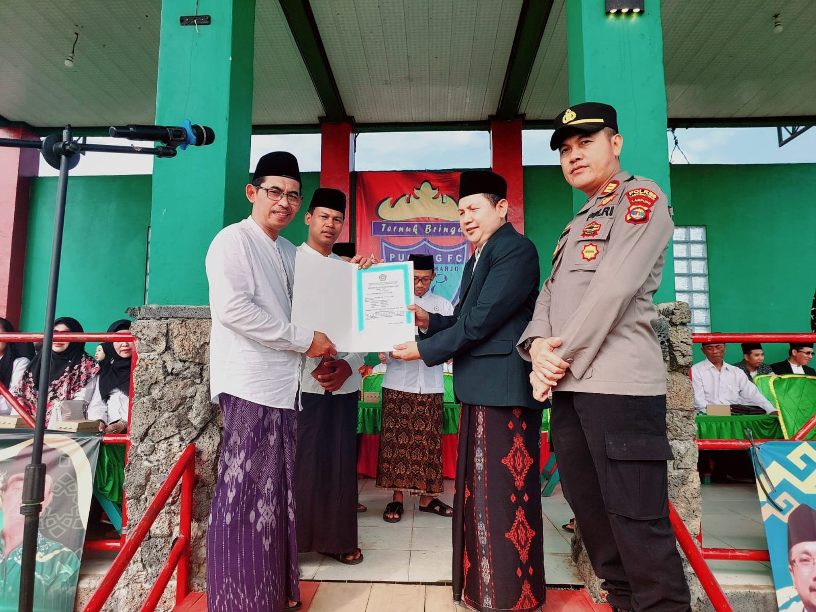 Momentum Puncak Peringatan Hari Santri 2024, Kemenag Bagikan 3 Izin Operasional Pondok Pesantren