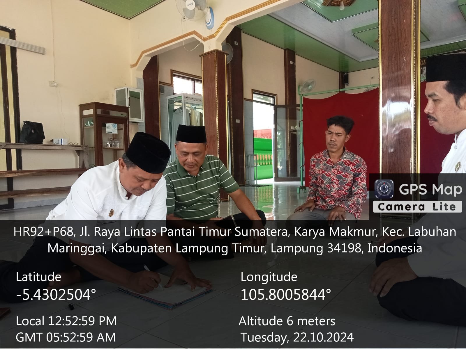 Kepala KUA Labuhan Maringgai Tandatangani Ikrar Wakaf di 6 Titik 