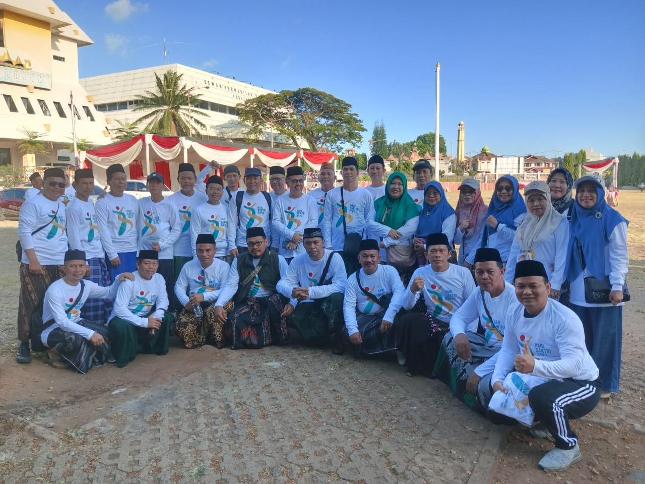 Pengurus Cabang APRI Lampung Tengah Ikuti Jalan Sehat Sarungan Peringatan Hari Santri Nasional 2024