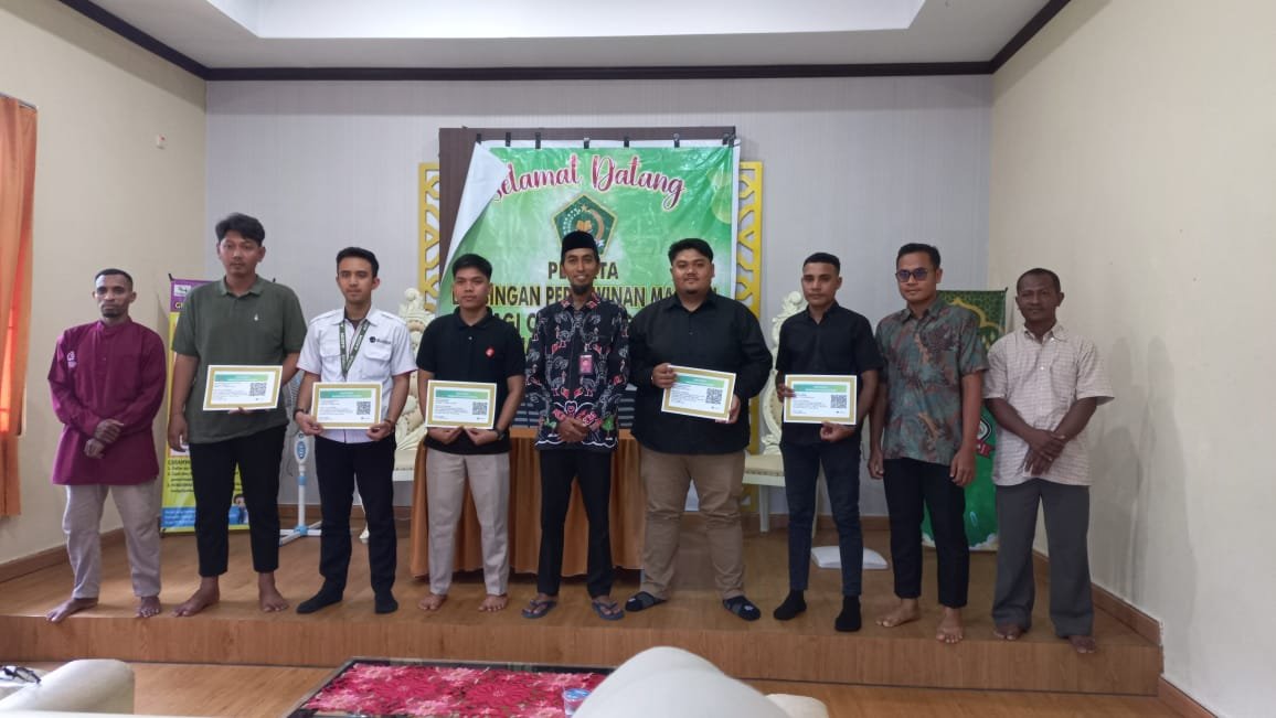 KUA Sorong Kota Serahkan Sertifikat Bimwin Kepada 12 Calon pengantin