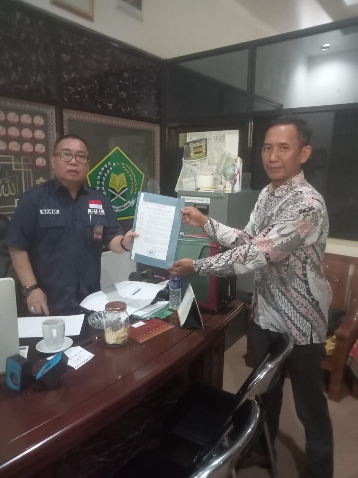BKM KECAMATAN BUMI WARAS MENYERAHKAN SK BKM MASJID AL IMAN MAN 2 BANDAR LAMPUNG 
