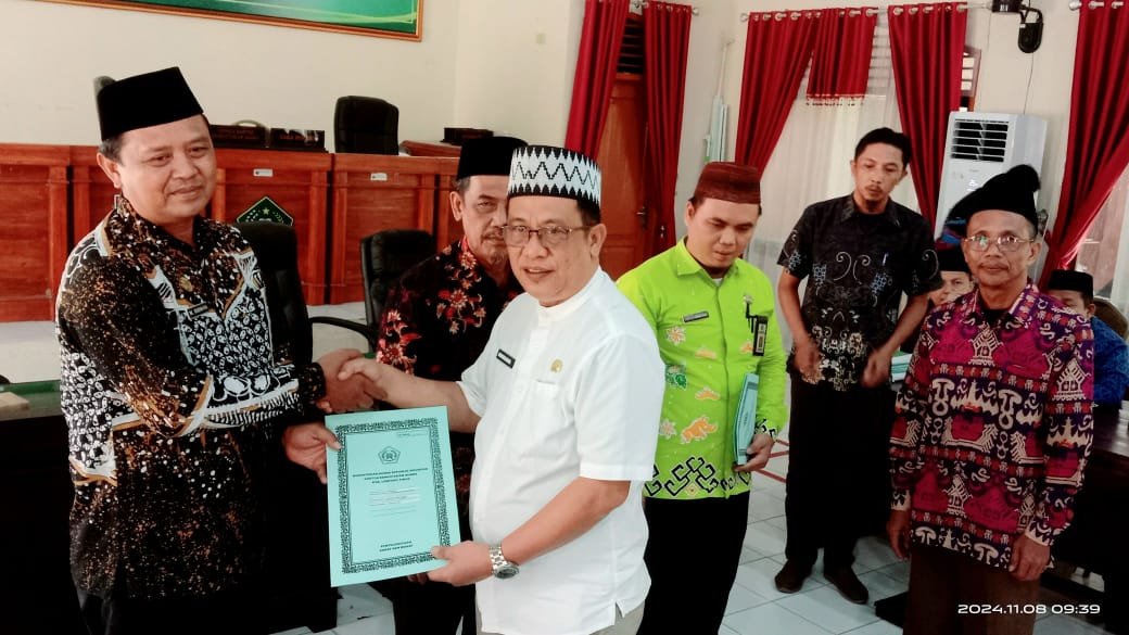 Kemenag Lampung Timur Anugerahi Penghargaan untuk Tim Humas PC APRI