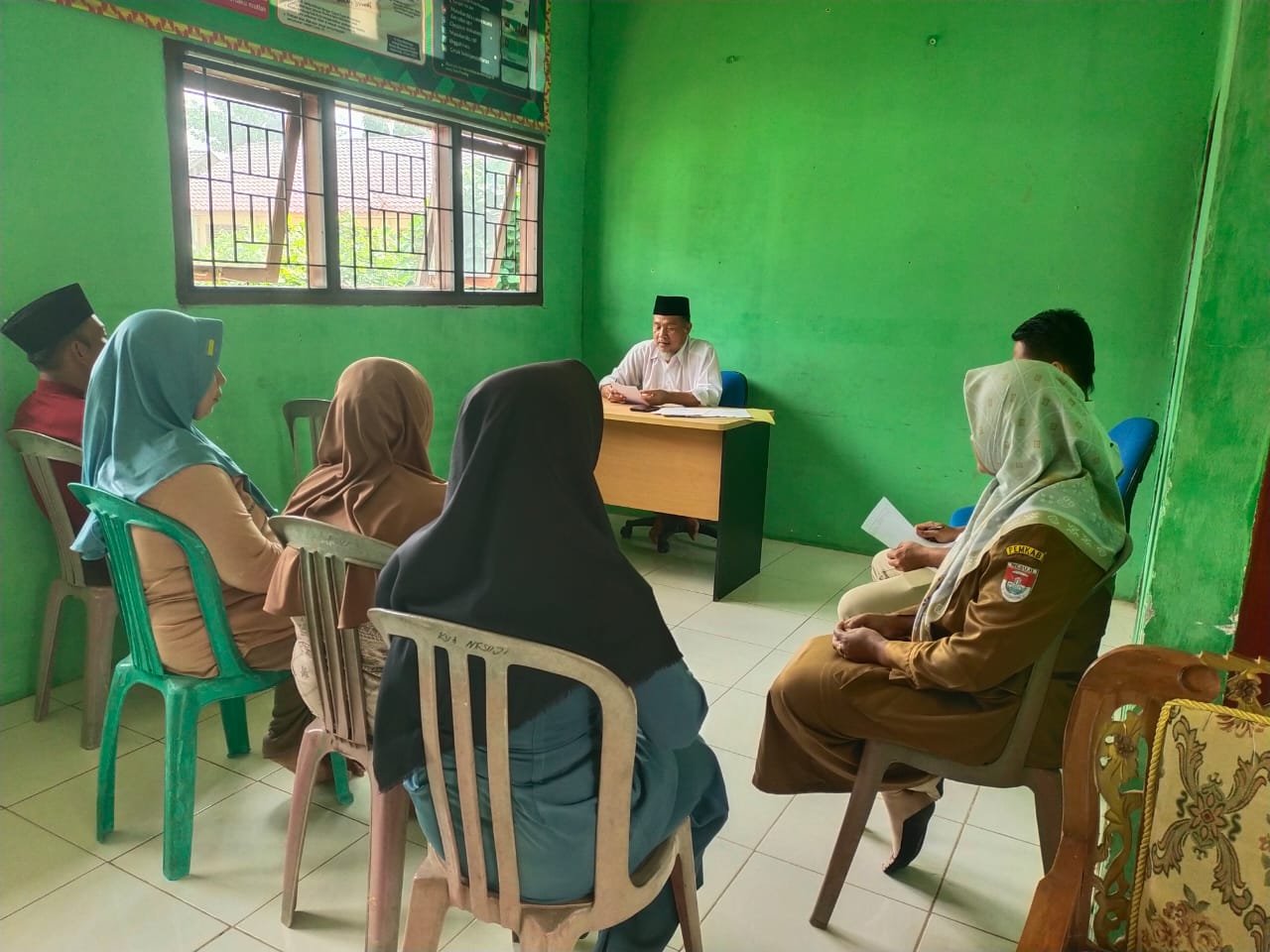Perkuat Peran Majelis Taklim, KUA Mesuji serahkan SK Majelis Taklim se-Kecamatan Mesuji.