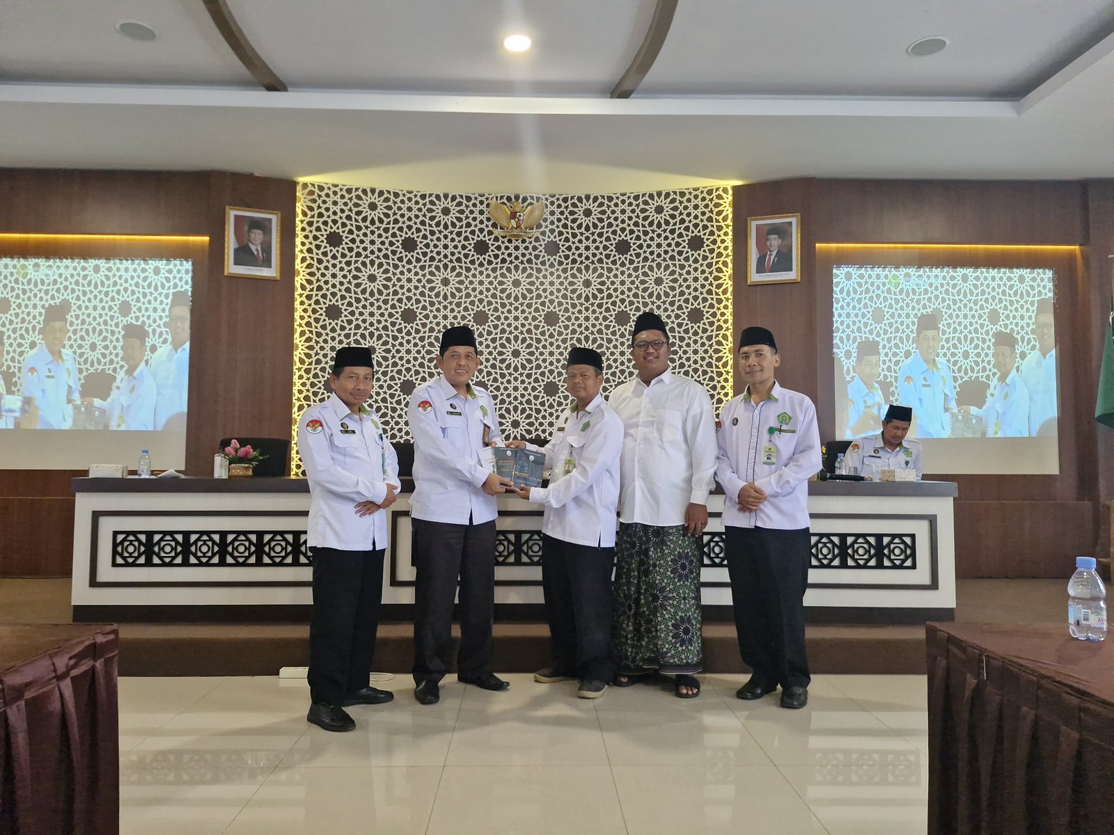 Perkuat Literasi Penghulu, APRI Distribusikan 3 Buku Karya Komunitas Penulis