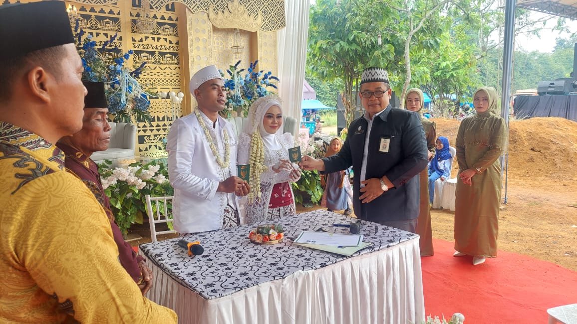 Kepala KUA Raman Utara Pandu Akad Nikah Anggota TNI, Tekankan Lima Pilar Perkawinan 