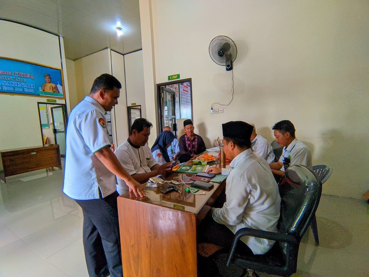 Maksimalkan Persiapan CAT P3K; Kepala KUA Labuhan Ratu Beri Motivasi Staf