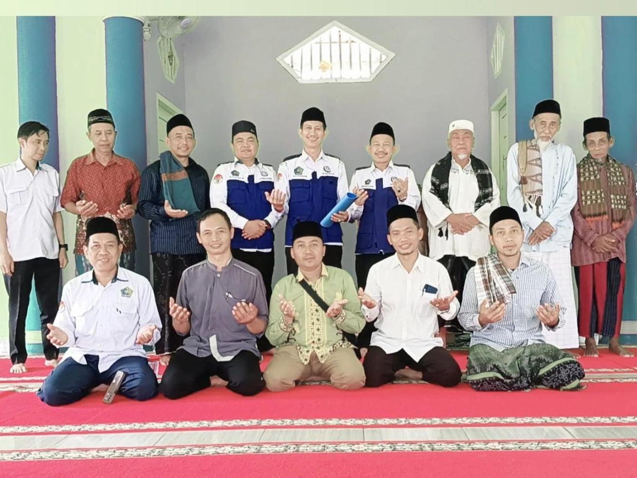 Kepala KUA Kecamatan Bekri, H. Komarul Zaman, S.Ag. Dampingi Tim Hisab Rukyat Laksanakan Kalibrasi Arah Kiblat di Kampung Kedatuan, Kecamatan Bekri
