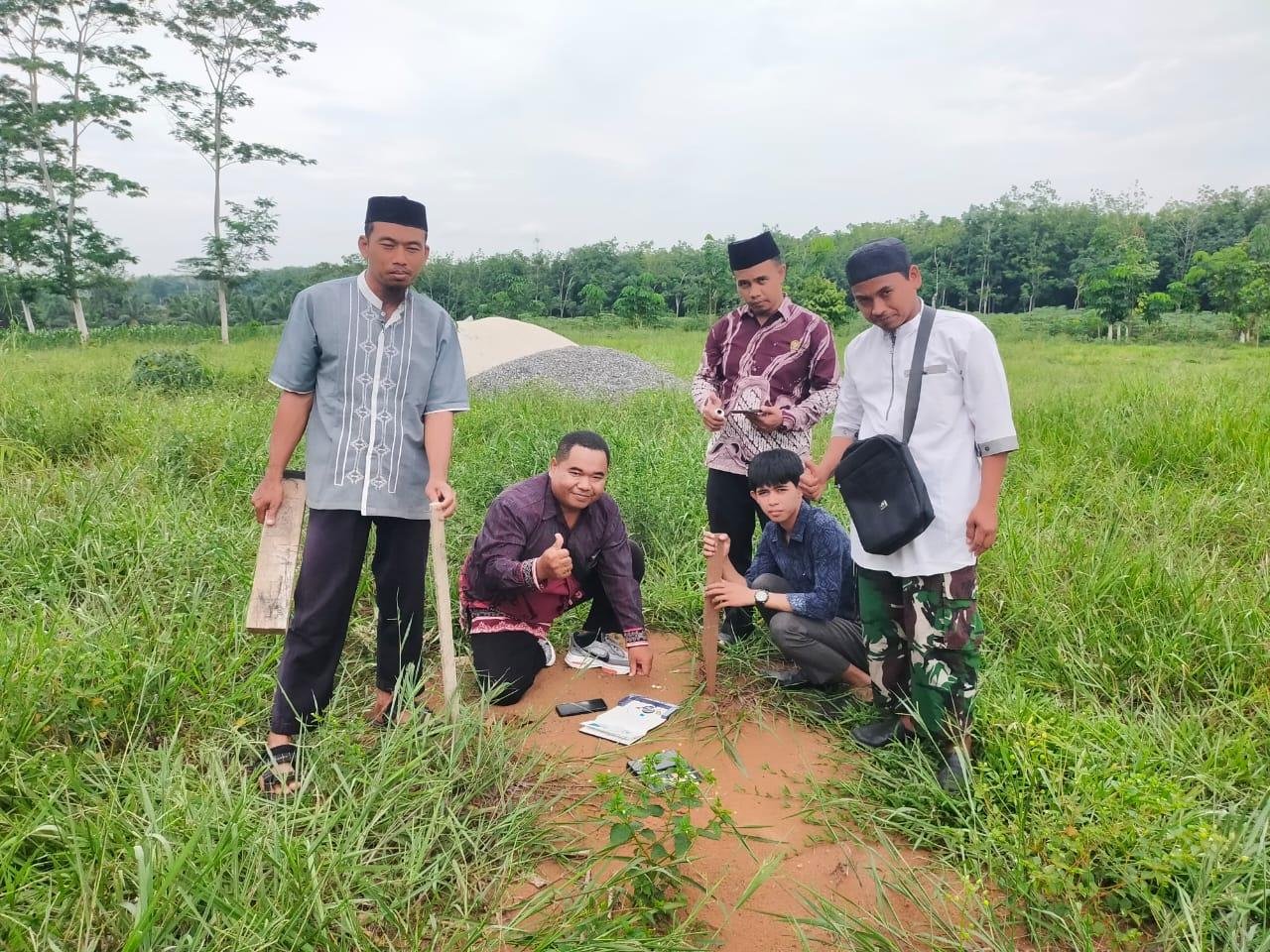 Sinergi KUA Sungkai Tengah dan Sungkai Utara Layani Umat dalam Peninjauan Tanah Wakaf dan Pengukuran Arah Kiblat
