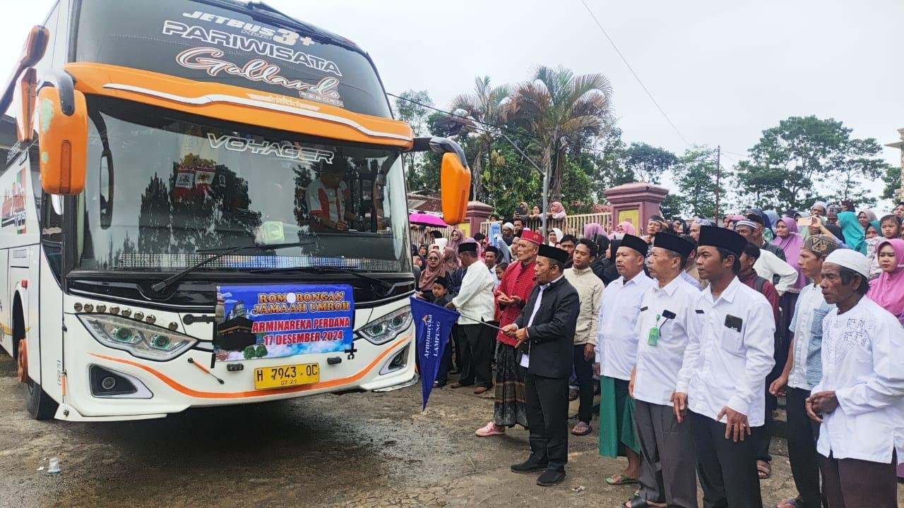 KUA SUMBERJAYA Lepas 51 Jamaah Umroh Arminareka menuju Bandara
