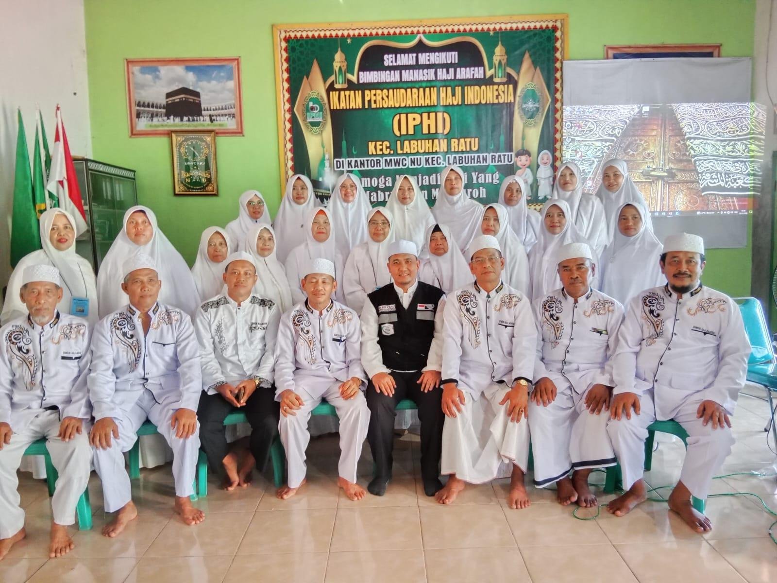 Penghulu KUA Way Jepara Jadi Narasumber Penutuoan Bimbingan Manasik Haji