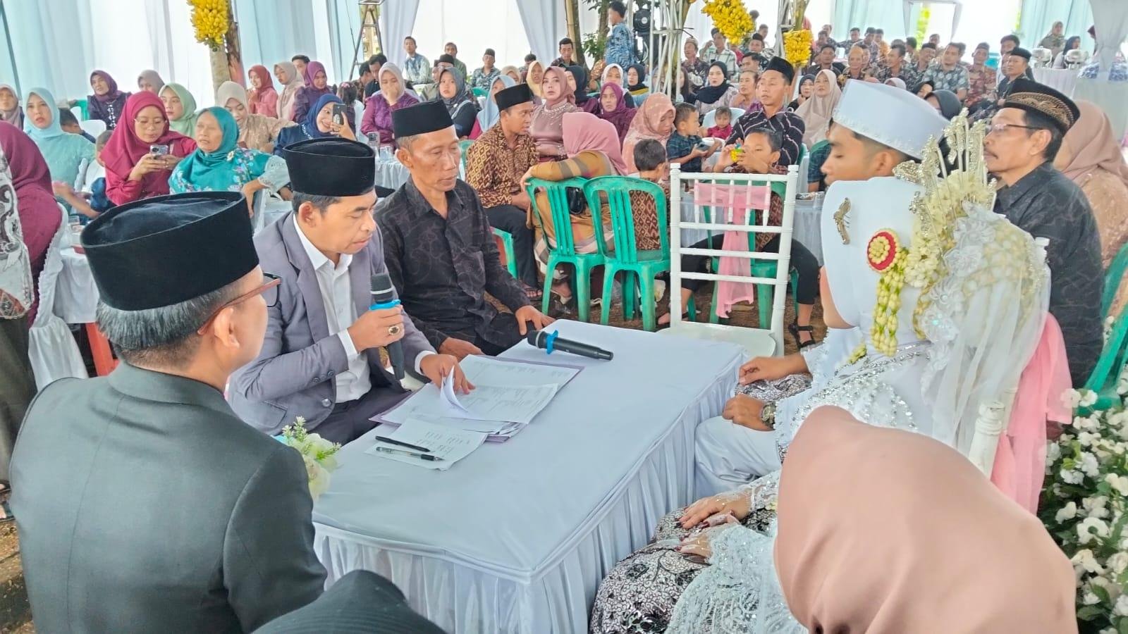 Penghulu KUA Sekampung Udik: Catat Pernikahan, Beri Nasihat Perang Melawan Judi Online