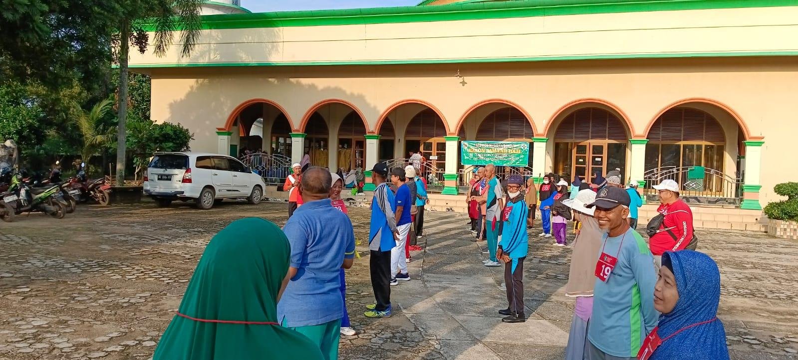Tes Kebugaran Calon Haji: Kepala KUA Raman Utara Turun Langsung Dampingi Jemaah