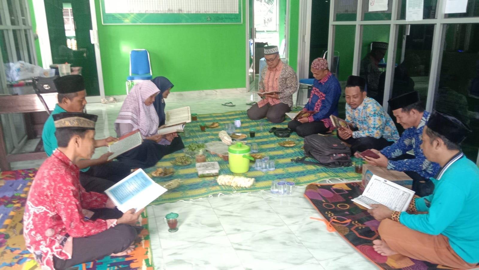 Khotmil Qur'an KUA Raman Utara: Tingkatkan Iman dan Silaturahmi  