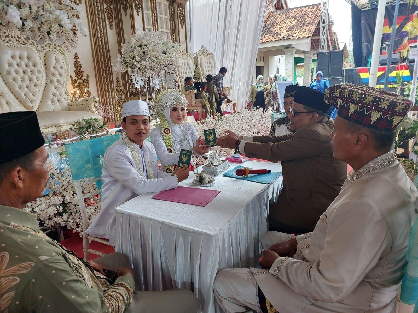 Penghulu Metro Kibang Resmi Nikahkan Bima dan Devi  