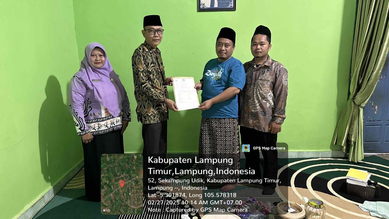 Resmi! KUA Sekampung Udik Serahkan E-AIW Tanah Wakaf untuk SMA Hidayatul Muhtadiin