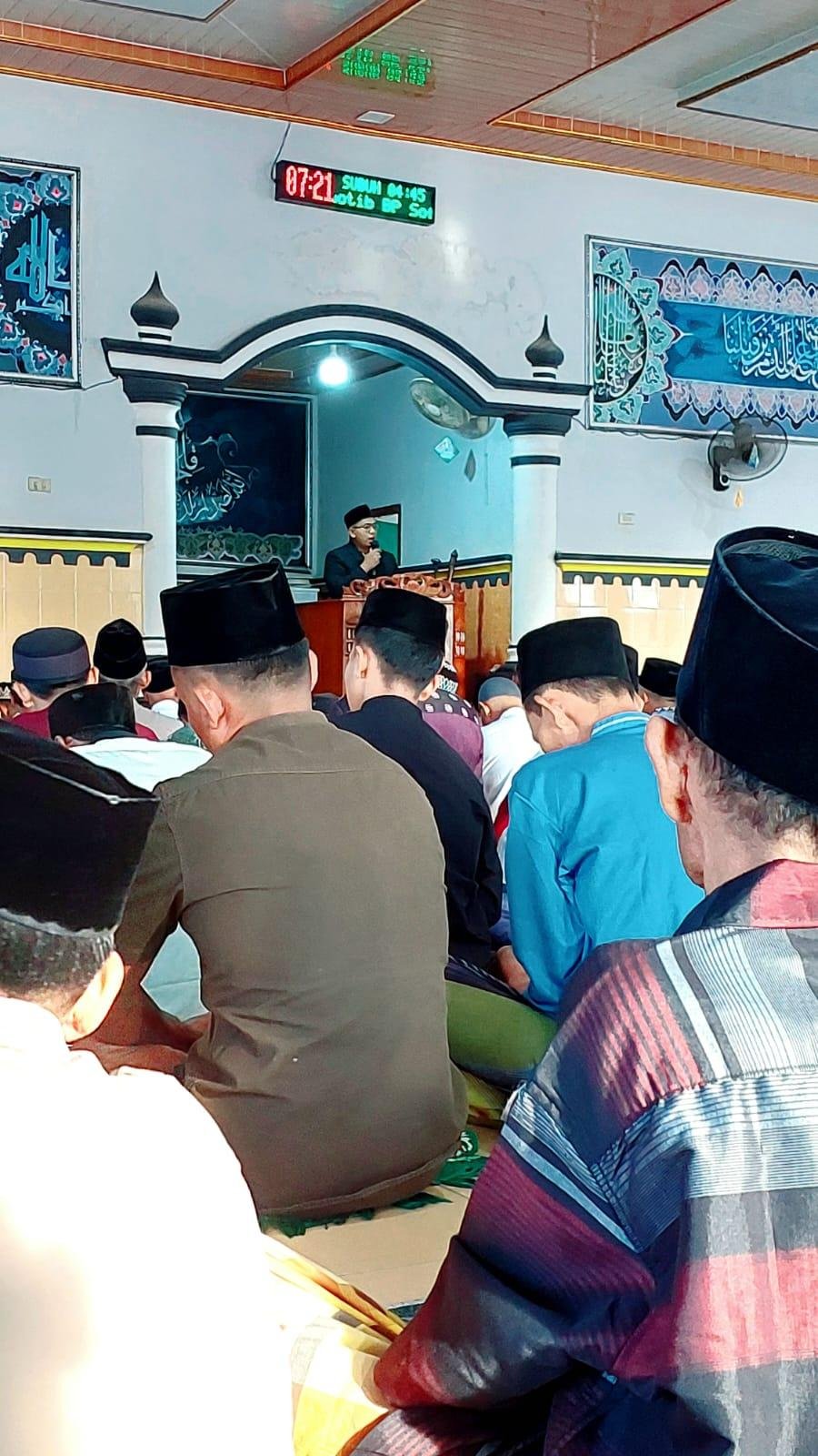 PAI PPPK KUA Sekampung Udik Jadi Khotib Idul Fitri di Masjid Miftahul Jannah Margosari