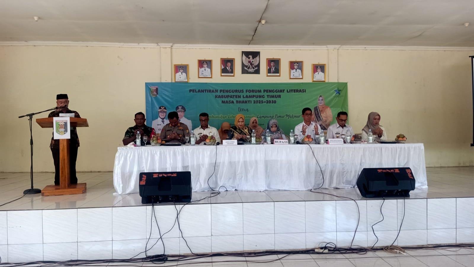 Kepala KUA Sekampung Pimpin Doa Pelantikan Pegiat Literasi Lamtim