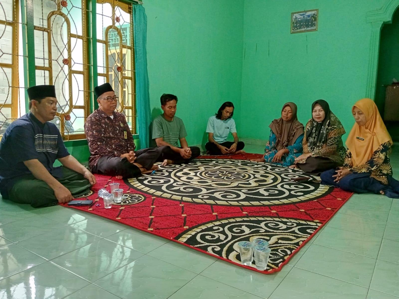 Kepala KUA Pasir Sakti Takziah ke Rumah Duka Jamaah Haji yang Wafat di Tanah Suci