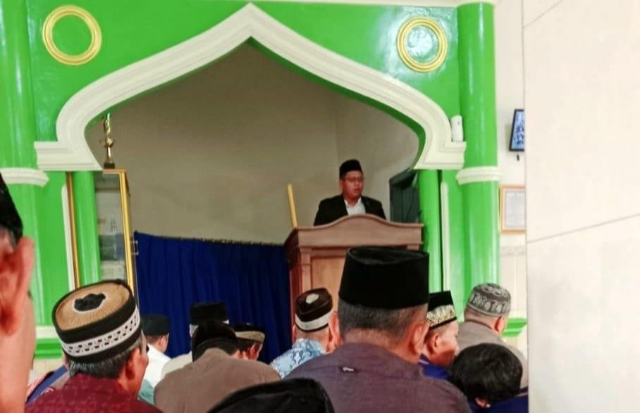 Penyuluh KUA Sekampung Udik Sampaikan Khutbah Inspiratif tentang Qurban di Masjid Nurul Ikhlas