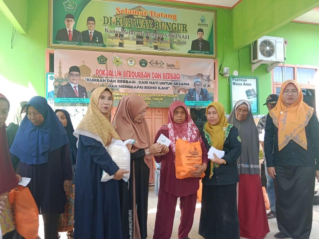 DWP Kemenag Lampung Timur Berbagi 40 Paket Sembako di KUA Way Bungur