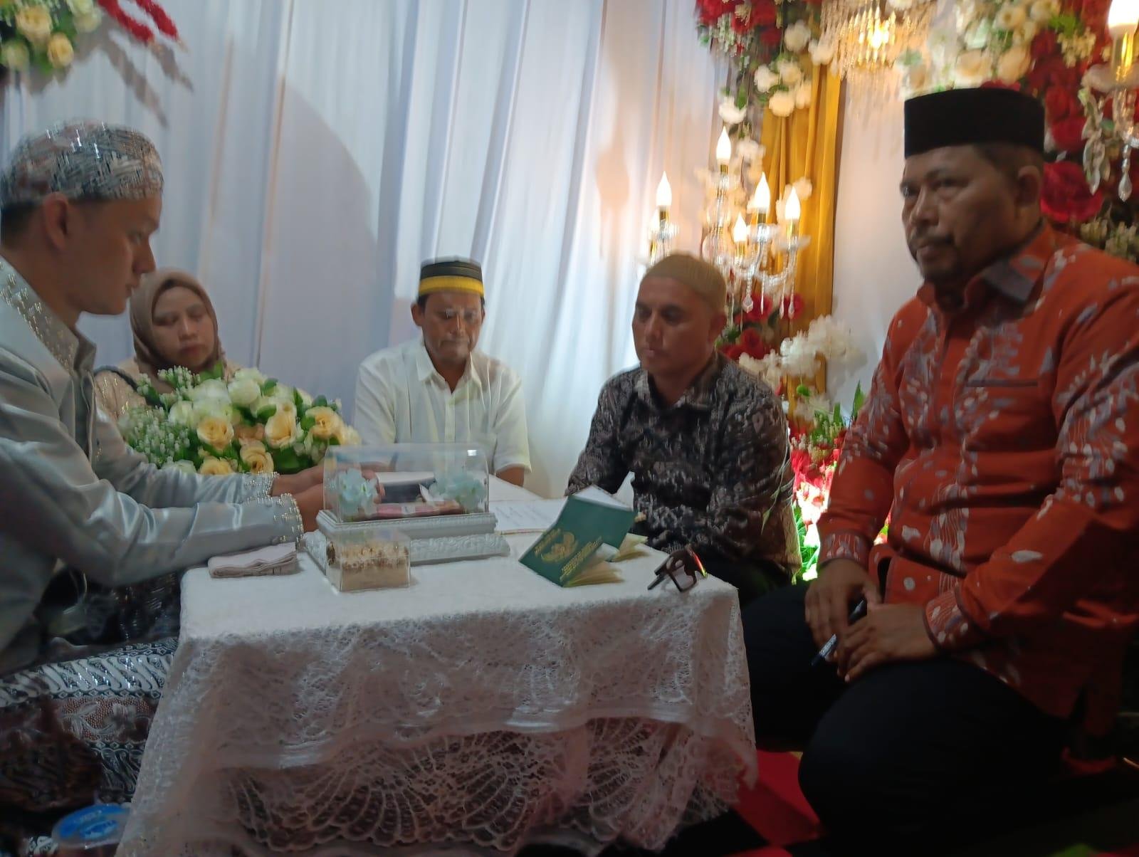 Kepala KUA Sorong Utara Memimpin Akad Nikah di Luar Balai Nikah
