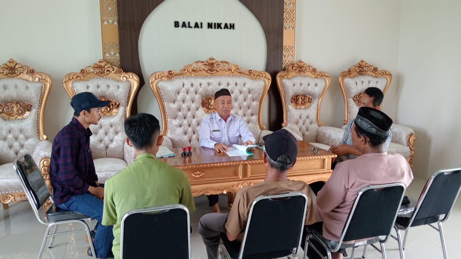 Proses E-AIW Wakaf Masjid Baitul Makmur Rampung, KUA Sekampung Fasilitasi Penandatanganan