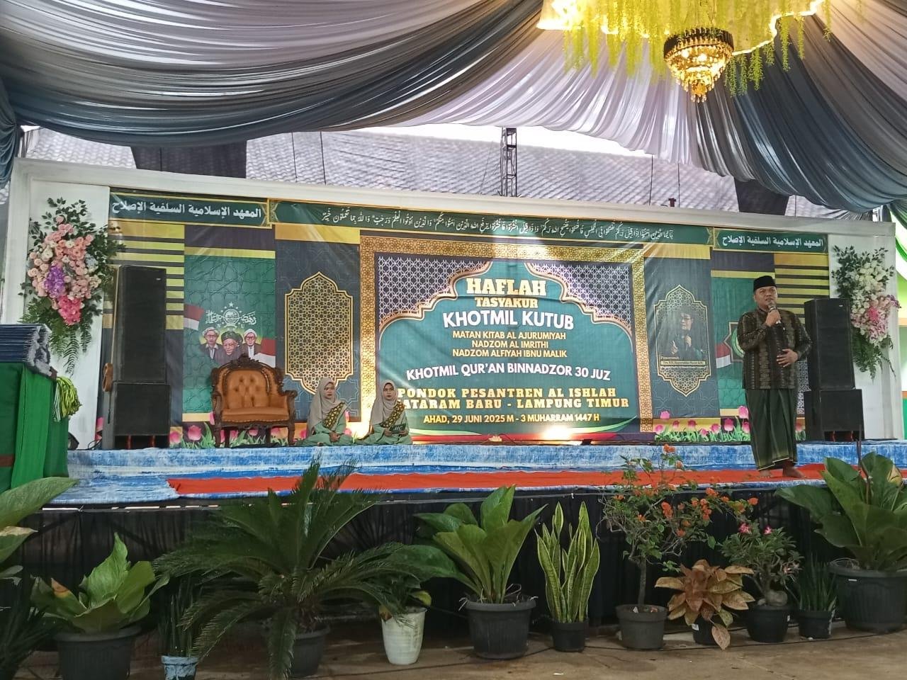 Kepala KUA Pasir Sakti Hadiri Haflah Khatmil Kutub dan Khotmil Quran di Ponpes Al Islah Mataram Baru