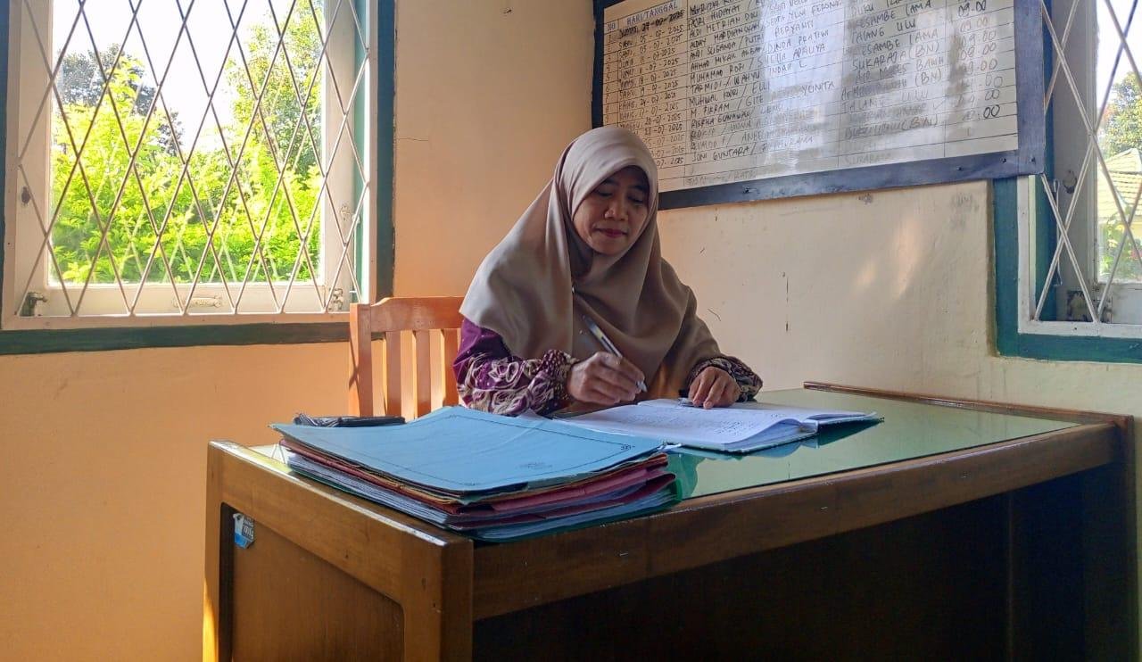 Operator Layanan Operasional Tingkatkan Kualitas Pelayanan Publik di KUA Curup Timur