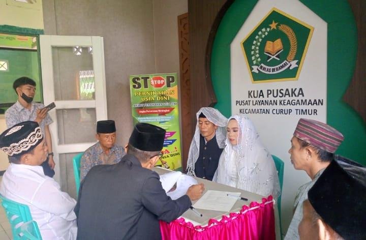 Sederhana tapi Penuh Makna, Prosesi Ijab Qabul Berlangsung Khidmat di KUA