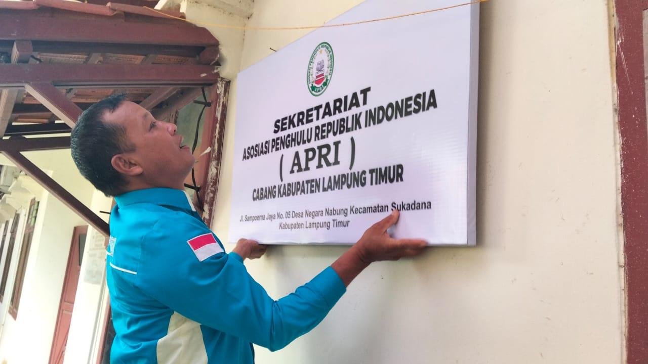 PC APRI Lampung Timur Resmikan Papanisasi Sekretariat
