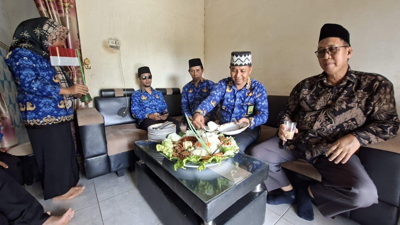 KUA Marga Sekampung Gelar Tasyakuran Usai Upacara HUT RI ke-80