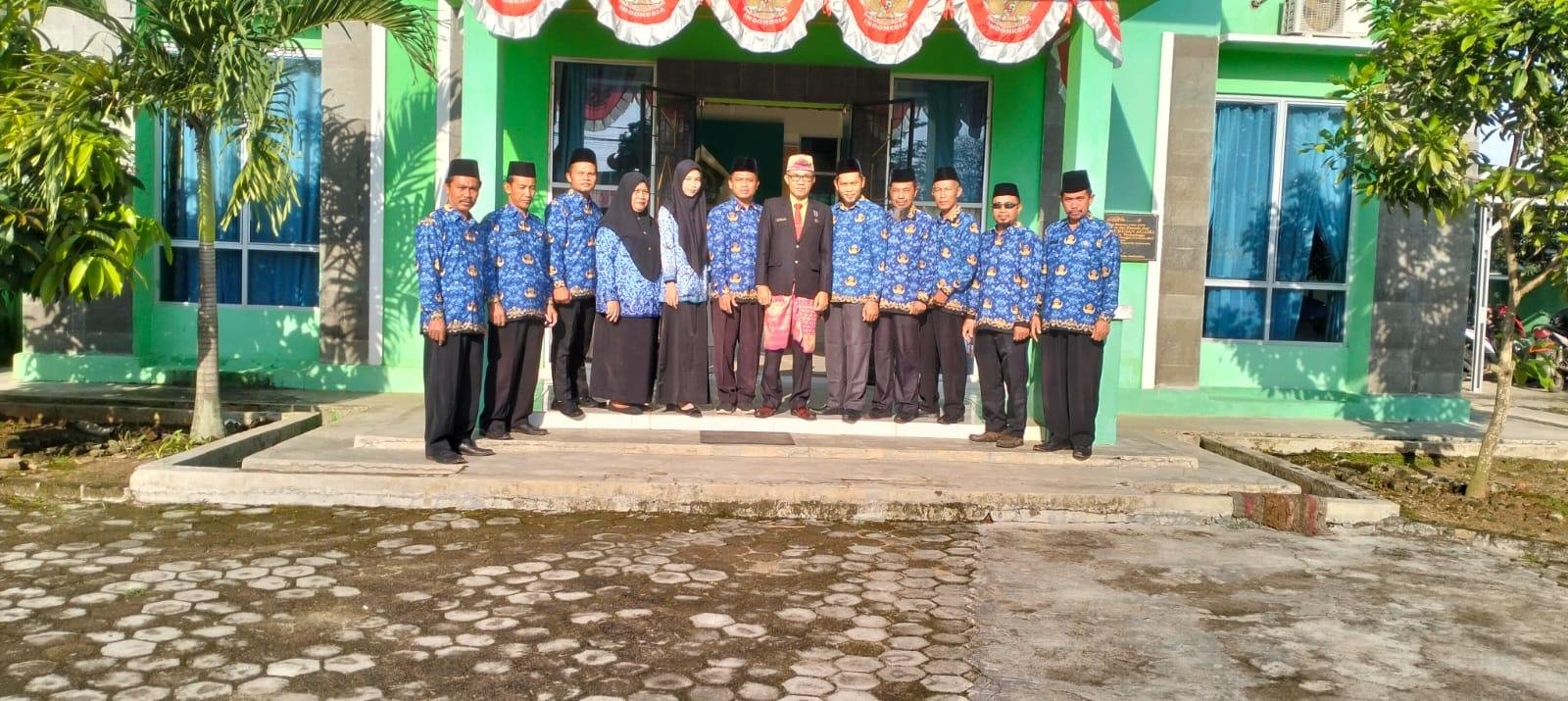 KUA Purbolinggo Teguhkan Nasionalisme di Upacara HUT RI ke-80