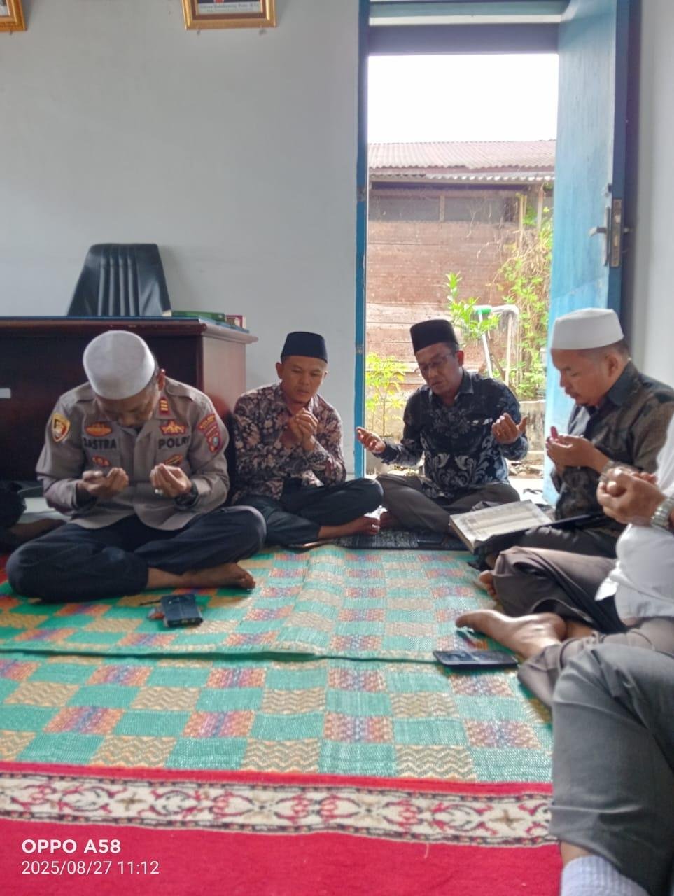 Jalin Komunikasi Lintas Sektoral, KUA Muarasipongi Gelar Khataman Al-Qur'an Mingguan 
