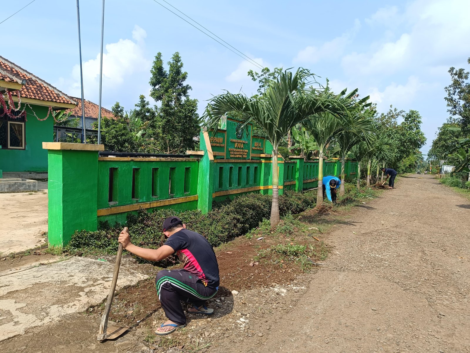 KUA Sekampung Udik Gelar Aksi Bersih, Siap Songsong Maulid Nabi