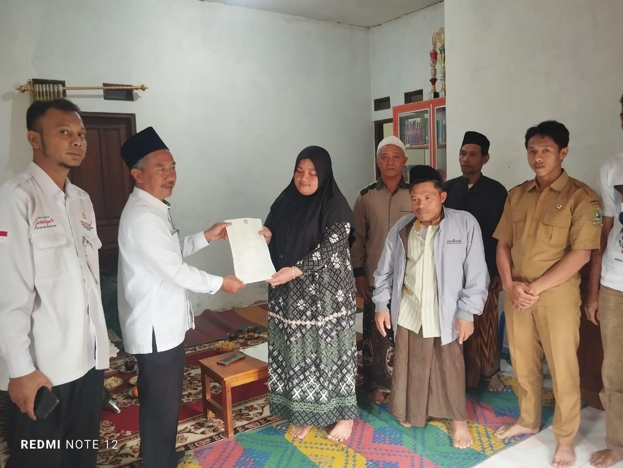 KUA Karangkobar Teguhkan Ikrar Wakaf untuk Madrasah dan Masjid di Pagerpelah