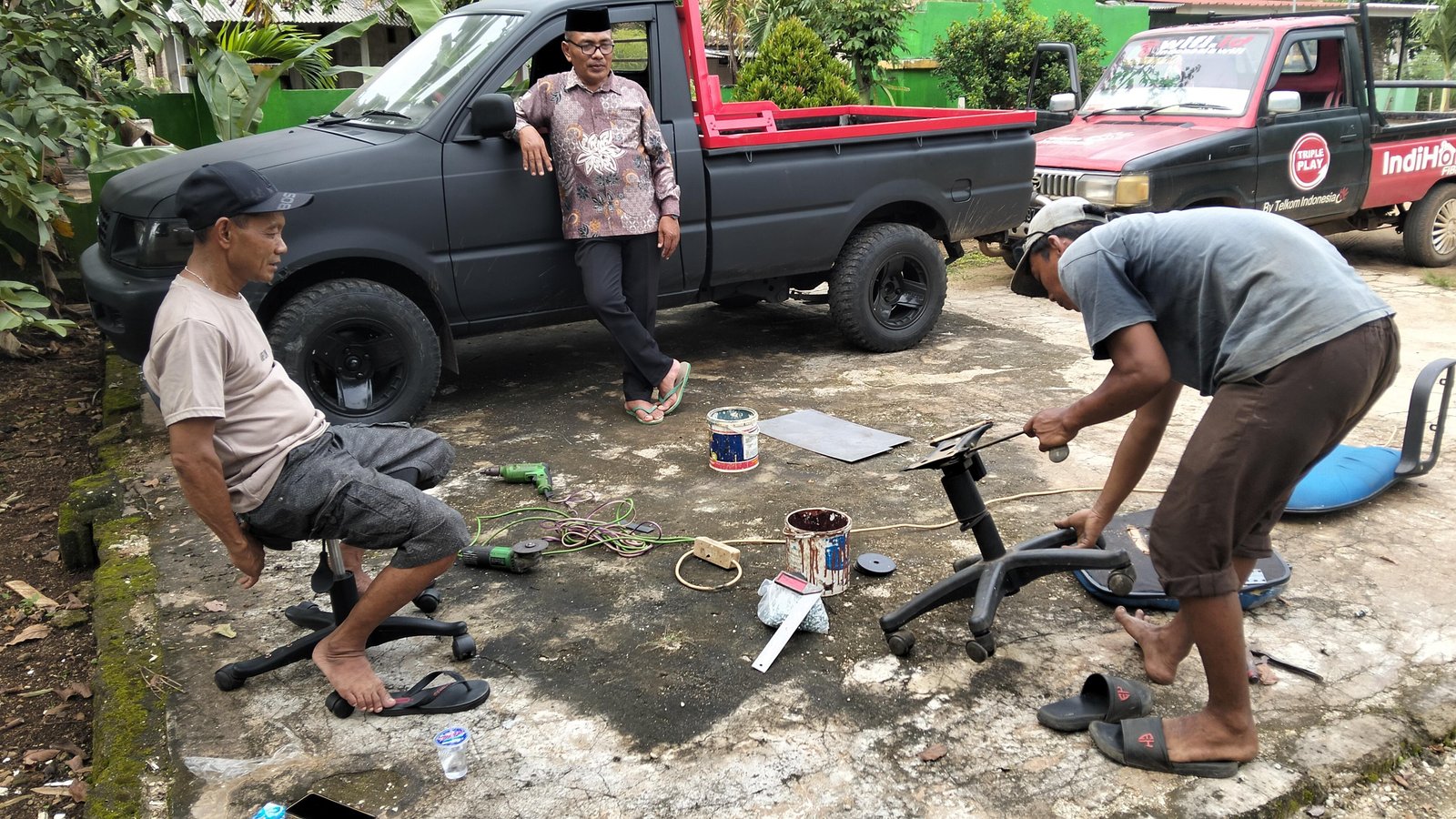 KUA Sekampung Udik Reparasi Kursi Rusak demi Pelayanan Prima