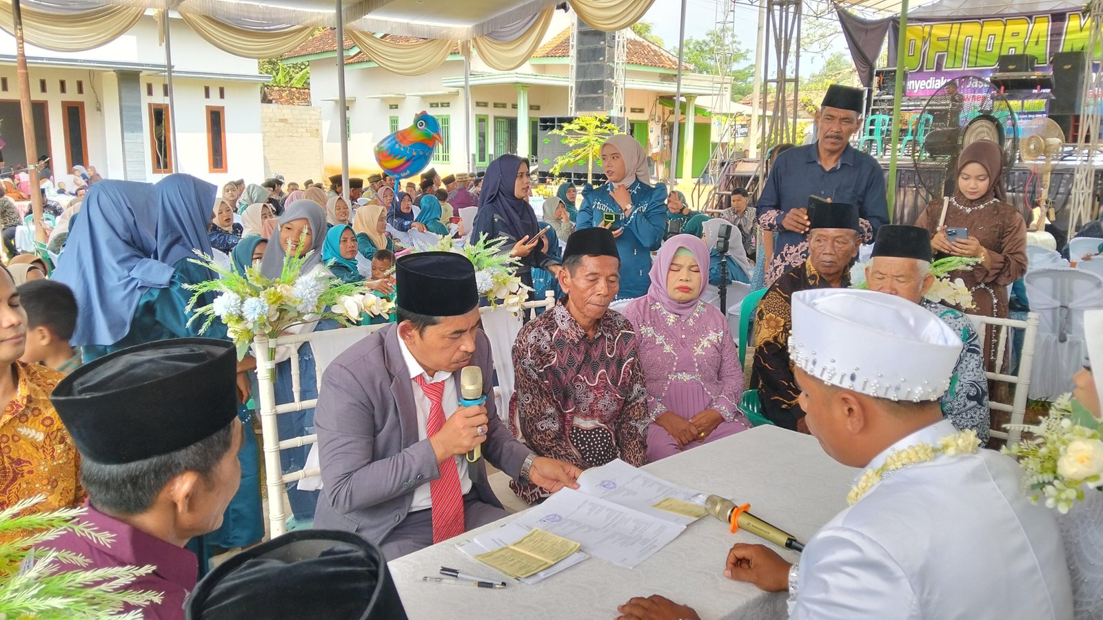 Penghulu Sekampung Udik Beri Pesan Mendalam di Akad Nikah Dedi–Imroatul